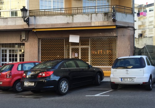 Alquiler  local   135  m2  rua Vidales Tomé  – Ponteareas